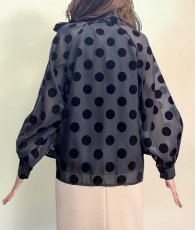 画像13: [ フリーサイズ / 1カラー ][rinfarre]ドット柄ブラウス・長袖・プリーツ袖・シフォン・ボウタイ・ボリューム袖・トップス・エクラグレロ [薗田杏奈着用][送料無料] (13)