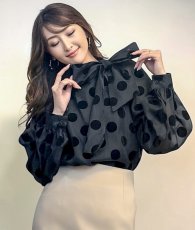 画像3: [ フリーサイズ / 1カラー ][rinfarre]ドット柄ブラウス・長袖・プリーツ袖・シフォン・ボウタイ・ボリューム袖・トップス・エクラグレロ [薗田杏奈着用][送料無料] (3)