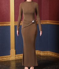 画像8: [ S-Lサイズ / 1カラー ][Eclet-Grelot by RiNFARRE]カーキ・バックル・シャーリング・長袖・マキシ丈・ロングドレス・エクラグレロ [奈月セナ着用][送料無料] (8)