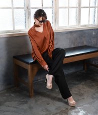 画像2: [ フリーサイズ / 2カラー ][EleHast]ハイネック・サテンエレガント・フレンチトップス・ブラウス[薗田杏奈着用] (2)