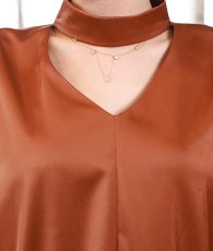 画像16: [ フリーサイズ / 2カラー ][EleHast]ハイネック・サテンエレガント・フレンチトップス・ブラウス[薗田杏奈着用] (16)