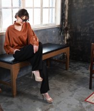 画像6: [ フリーサイズ / 2カラー ][EleHast]ハイネック・サテンエレガント・フレンチトップス・ブラウス[薗田杏奈着用] (6)