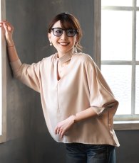 画像10: [ フリーサイズ / 2カラー ][EleHast]ハイネック・サテンエレガント・フレンチトップス・ブラウス[薗田杏奈着用] (10)