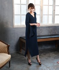 画像2: [ フリーサイズ / 1カラー ][EleHast]アームスリット・長袖・ケープ・エレガントモード・マキシ丈・ロングワンピース[薗田杏奈着用][送料無料] (2)