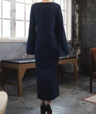 画像14: [ フリーサイズ / 1カラー ][EleHast]アームスリット・長袖・ケープ・エレガントモード・マキシ丈・ロングワンピース[薗田杏奈着用][送料無料] (14)