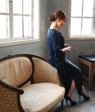 画像3: [ フリーサイズ / 1カラー ][EleHast]アームスリット・長袖・ケープ・エレガントモード・マキシ丈・ロングワンピース[薗田杏奈着用][送料無料] (3)