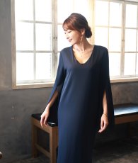 画像5: [ フリーサイズ / 1カラー ][EleHast]アームスリット・長袖・ケープ・エレガントモード・マキシ丈・ロングワンピース[薗田杏奈着用][送料無料] (5)