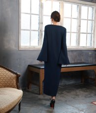 画像8: [ フリーサイズ / 1カラー ][EleHast]アームスリット・長袖・ケープ・エレガントモード・マキシ丈・ロングワンピース[薗田杏奈着用][送料無料] (8)