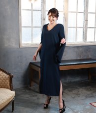 画像9: [ フリーサイズ / 1カラー ][EleHast]アームスリット・長袖・ケープ・エレガントモード・マキシ丈・ロングワンピース[薗田杏奈着用][送料無料] (9)