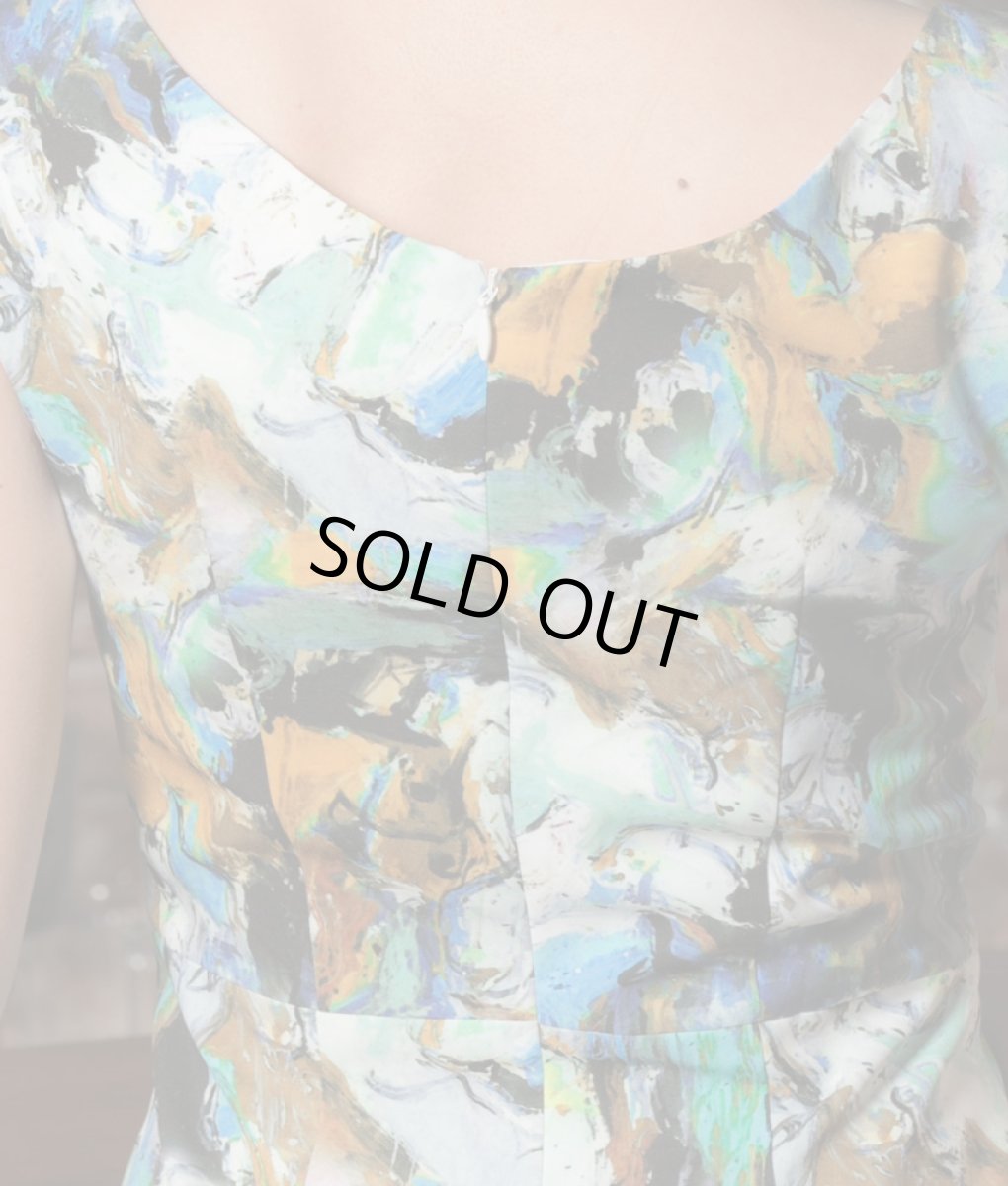 画像11: [SALE品のため返品不可＆再入荷なしの現品限り][ERUKEI]ペイントマーブル柄・Vネック・胸下切り替え・フレンチスリーブ・タイト・ミニドレス・ワンピース[山崎みどり・薗田杏奈着用]mylu (11)