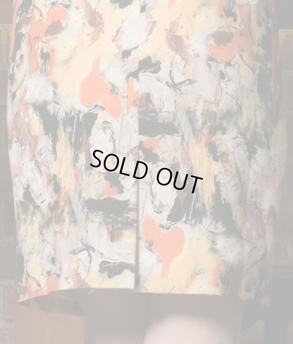 画像14: [SALE品のため返品不可＆再入荷なしの現品限り][ERUKEI]ペイントマーブル柄・Vネック・胸下切り替え・フレンチスリーブ・タイト・ミニドレス・ワンピース[山崎みどり・薗田杏奈着用]mylu (14)