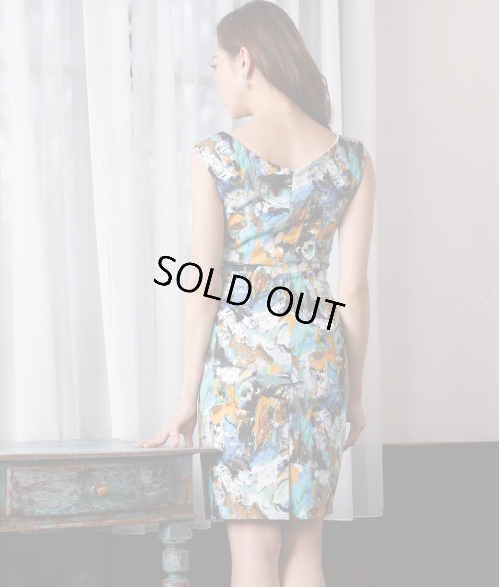 画像4: [SALE品のため返品不可＆再入荷なしの現品限り][ERUKEI]ペイントマーブル柄・Vネック・胸下切り替え・フレンチスリーブ・タイト・ミニドレス・ワンピース[山崎みどり・薗田杏奈着用]mylu (4)
