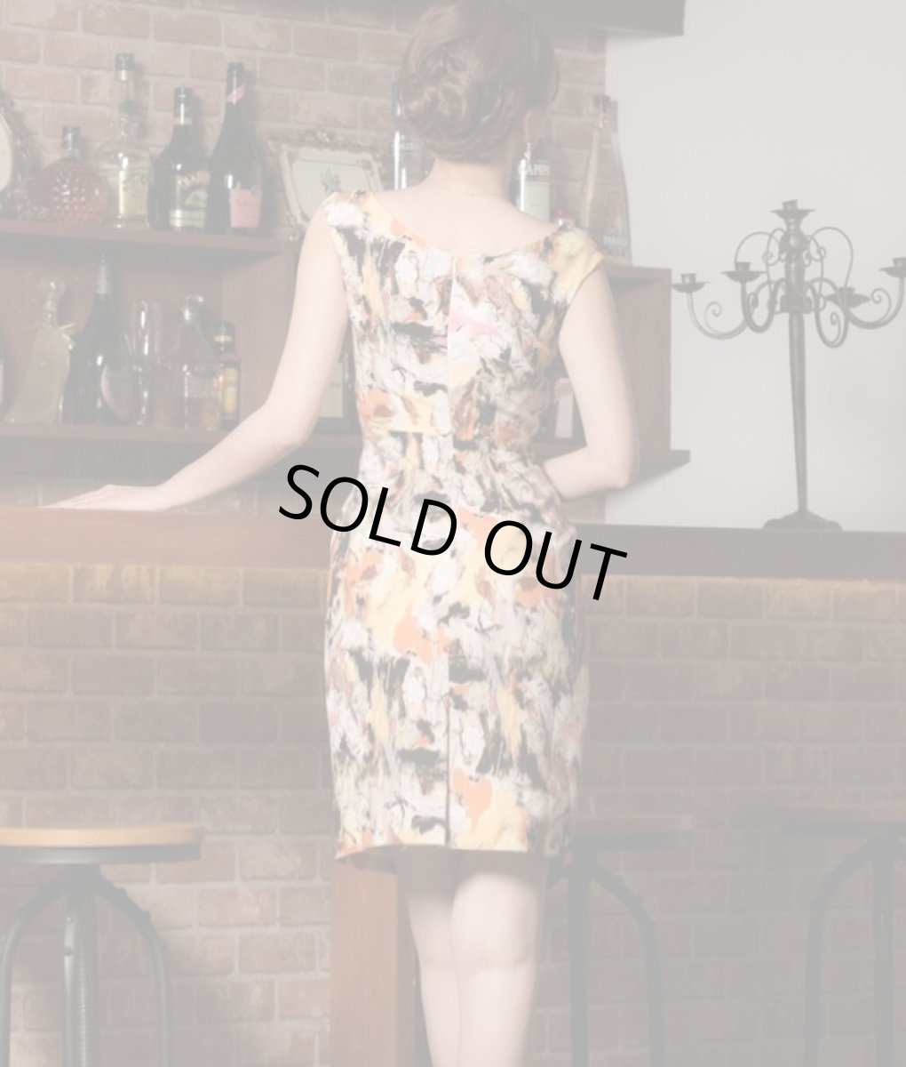 画像5: [SALE品のため返品不可＆再入荷なしの現品限り][ERUKEI]ペイントマーブル柄・Vネック・胸下切り替え・フレンチスリーブ・タイト・ミニドレス・ワンピース[山崎みどり・薗田杏奈着用]mylu (5)