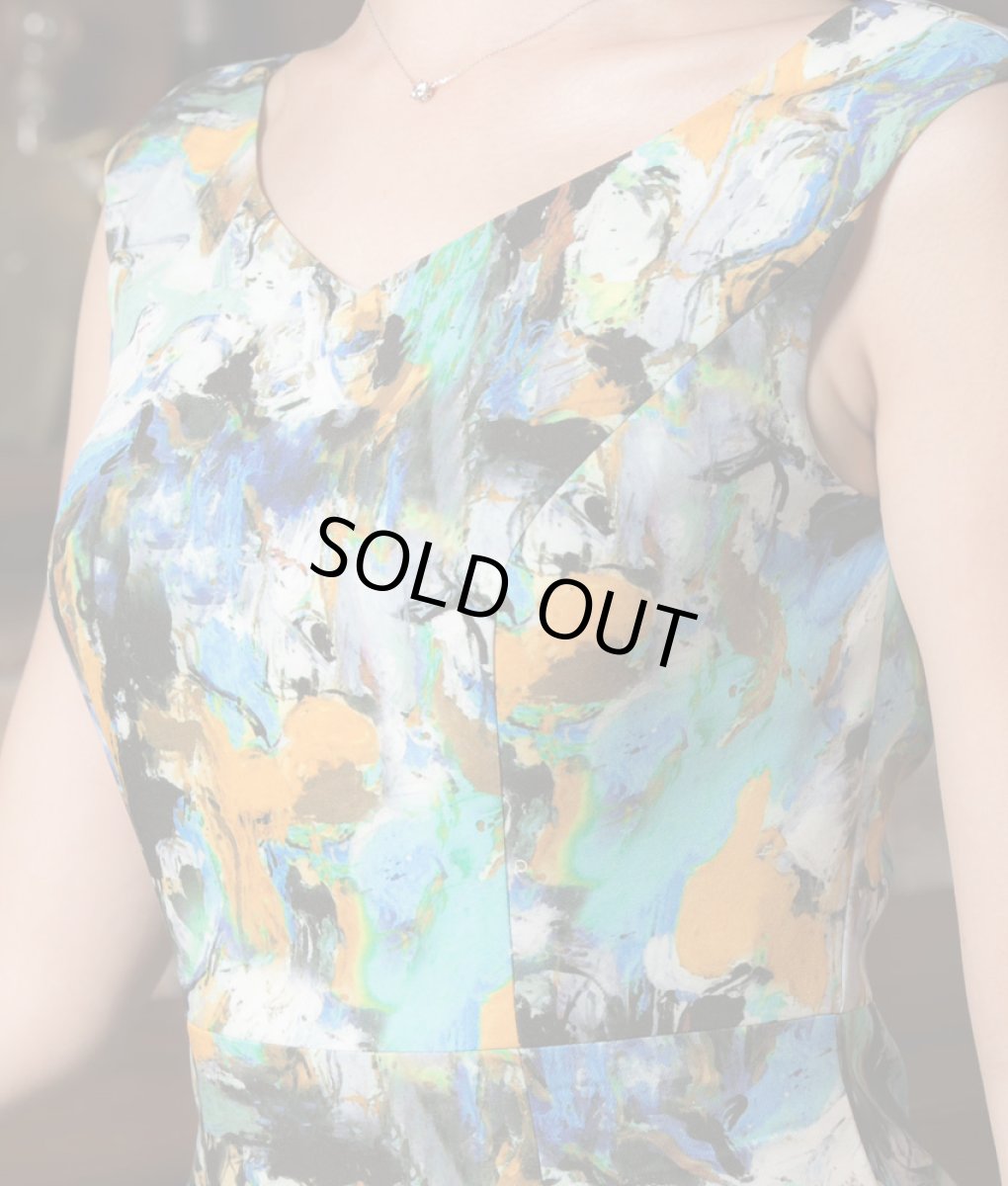 画像9: [SALE品のため返品不可＆再入荷なしの現品限り][ERUKEI]ペイントマーブル柄・Vネック・胸下切り替え・フレンチスリーブ・タイト・ミニドレス・ワンピース[山崎みどり・薗田杏奈着用]mylu (9)