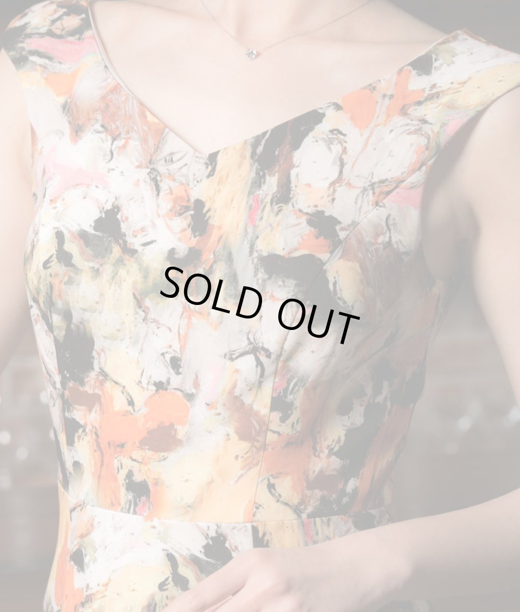 画像10: [SALE品のため返品不可＆再入荷なしの現品限り][ERUKEI]ペイントマーブル柄・Vネック・胸下切り替え・フレンチスリーブ・タイト・ミニドレス・ワンピース[山崎みどり・薗田杏奈着用]mylu (10)