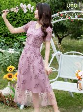 画像1: [ERUKEI/GINZA COUTURE]パープル・グリーン・リーフモチーフ・刺繍・ウエストリボン・Vネック・Aライン・半袖・ミディアムドレス・ワンピース[送料無料] (1)