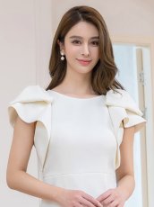 画像4: [ERUKEI/GINZA COUTURE]ホワイト・ボートネック・フリルスリーブ・リボン・タイト・スリット・ミディアムドレス・ワンピース[送料無料] (4)