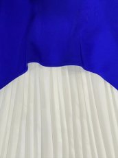 画像13: [ERUKEI]バイカラー・ノースリーブ・Vネック・レイヤード・プリーツ・ベルト付き・ミディアムドレス・ワンピース[黒木麗奈着用][送料無料] (13)