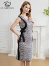 画像2: [ XS-Lサイズ / 1カラー][ERUKEI/GINZA COUTURE]バイカラー・総柄・リボン・ひざ丈・Vネック・ノースリーブ・タイト・ミディアムドレス・ワンピース[送料無料] (2)