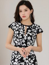 画像4: [ERUKEI]ホワイト×ブラック・花柄・切り込みカット・タイト・フレンチリーブ・ミニドレス・ワンピース[送料無料] (4)