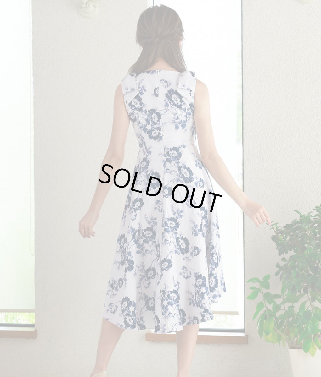 画像3: [ERUKEI]ホワイト×ブルー・花柄・ジャガード・肩リボン・アシメントリー・Aライン・フレア・膝丈・ミニドレス[山崎みどり着用][送料無料]my (3)