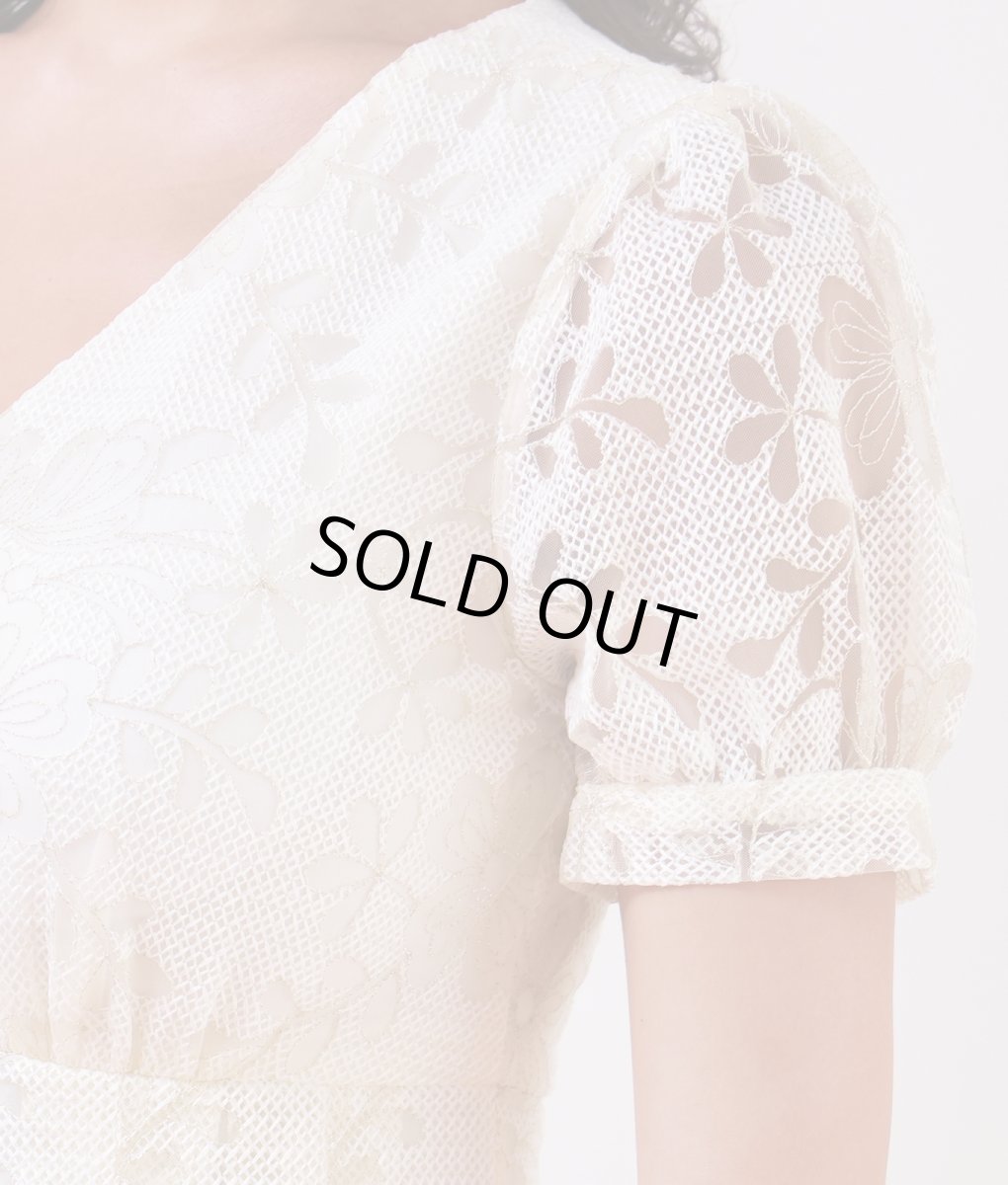 画像11: [ERUKEI]ホワイト・総レース・Aライン・上品・Vネック・半袖・ミディアムドレス・ワンピース[MIRIN着用][送料無料] (11)