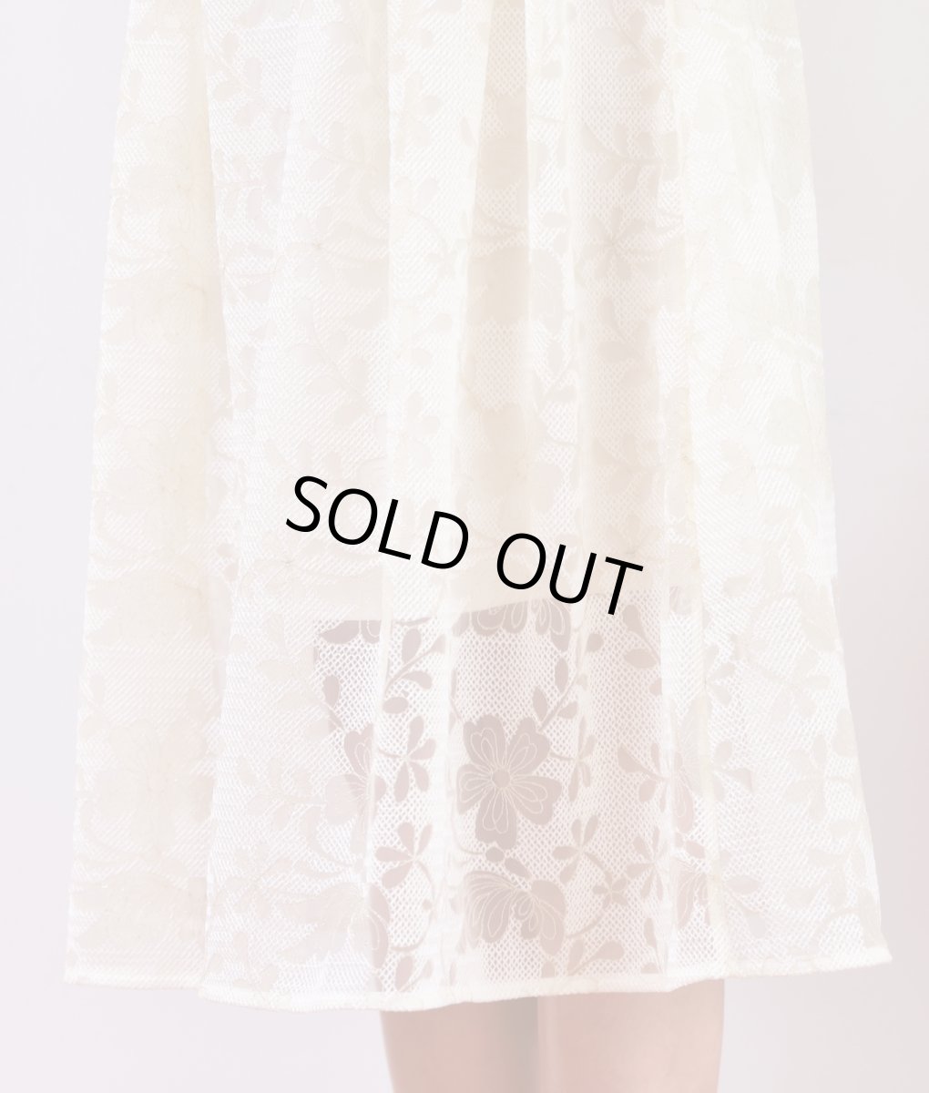 画像12: [ERUKEI]ホワイト・総レース・Aライン・上品・Vネック・半袖・ミディアムドレス・ワンピース[MIRIN着用][送料無料] (12)