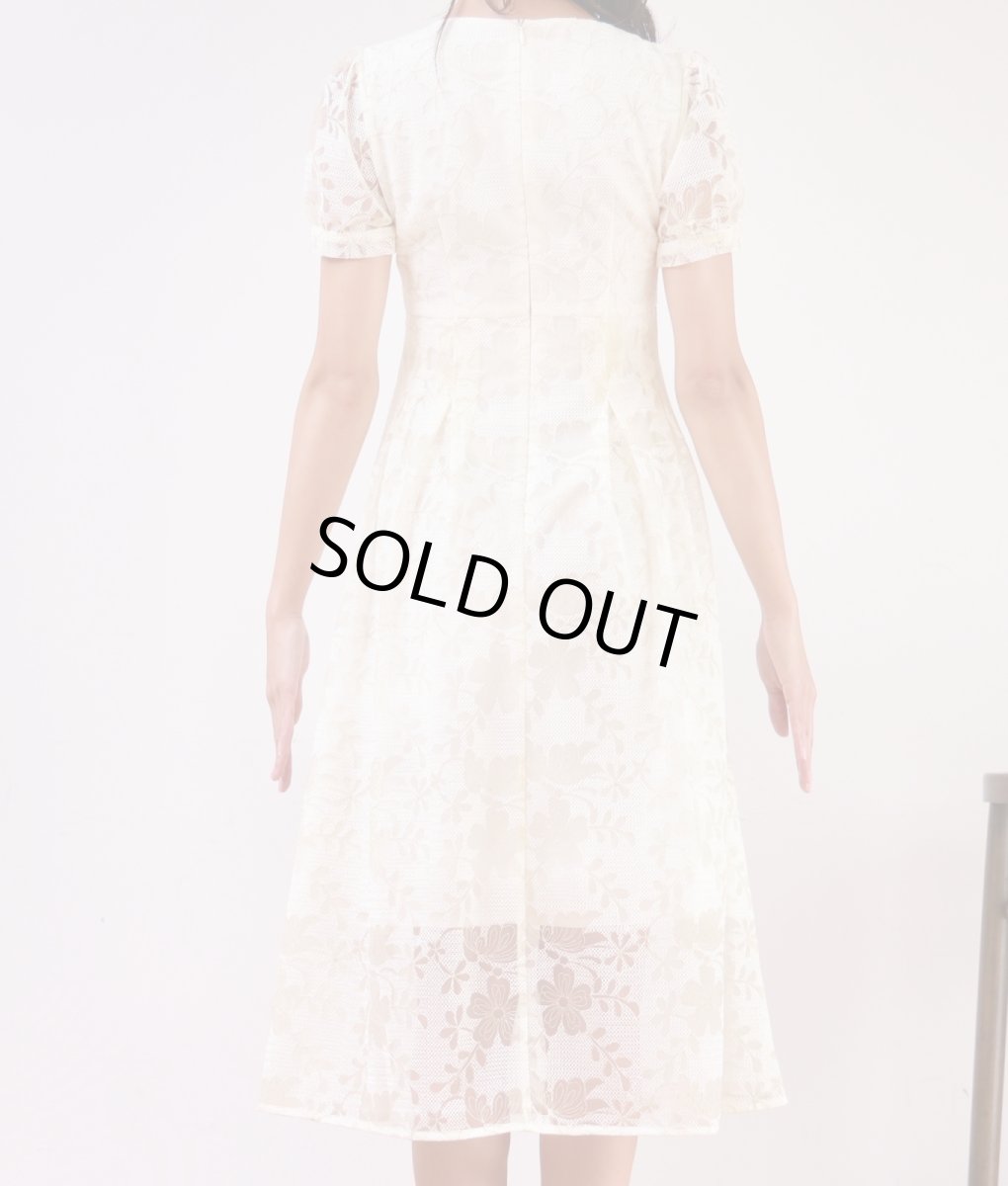 画像8: [ERUKEI]ホワイト・総レース・Aライン・上品・Vネック・半袖・ミディアムドレス・ワンピース[MIRIN着用][送料無料] (8)