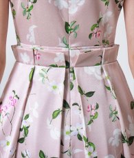 画像12: [ERUKEI GINZA COUTURE]花柄・サテン・ノースリーブ・タック・プリーツ・Aライン・ミニドレス・ワンピース[黒木麗奈着用][送料無料] (12)