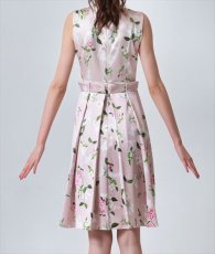 画像8: [ERUKEI GINZA COUTURE]花柄・サテン・ノースリーブ・タック・プリーツ・Aライン・ミニドレス・ワンピース[黒木麗奈着用][送料無料] (8)