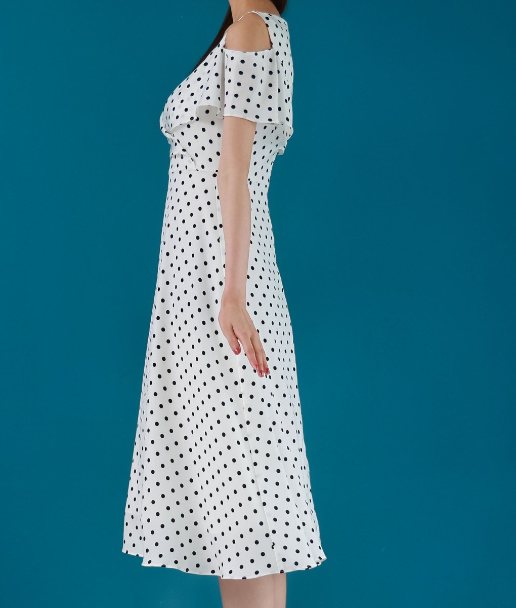 画像7: [ERUKEI]オープンショルダー・ポイントフリル・ドット・パールビジュー・Ａライン・ミディアムドレス・ワンピース[黒木麗奈着用]《送料＆代引き手数料無料》 (7)