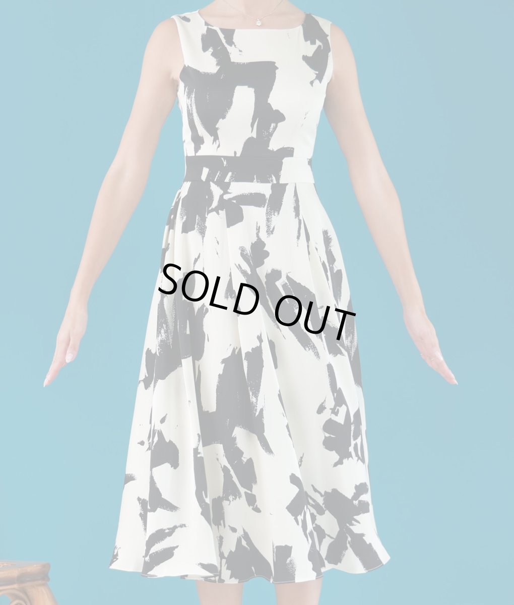 画像6: [ERUKEI]ノースリーブ・ペイント・プリント・ブラック・ホワイト・Aライン・フレア・ミディアムドレス・ワンピース[山崎みどり着用][送料無料]myjubk (6)