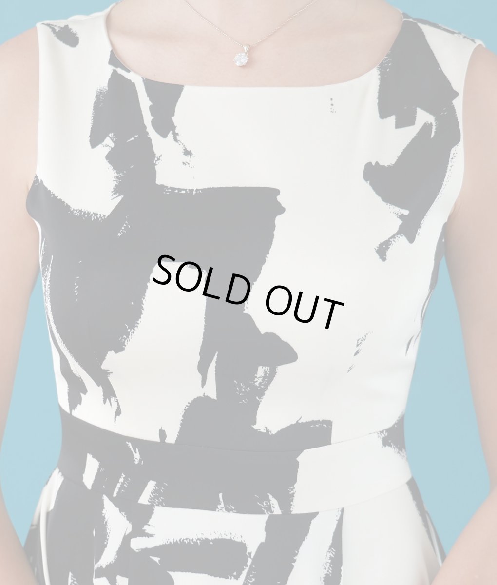 画像9: [ERUKEI]ノースリーブ・ペイント・プリント・ブラック・ホワイト・Aライン・フレア・ミディアムドレス・ワンピース[山崎みどり着用][送料無料]myjubk (9)