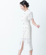 画像2: [ERUKEI]総レース・半袖・ロールカラー・ビジューボタン・フェイクポケット・タイト・ミディアムドレス・ワンピース[山崎みどり着用]《送料＆代引き手数料無料》 (2)