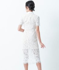 画像3: [ERUKEI]総レース・半袖・ロールカラー・ビジューボタン・フェイクポケット・タイト・ミディアムドレス・ワンピース[山崎みどり着用]《送料＆代引き手数料無料》 (3)