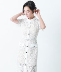 画像4: [ERUKEI]総レース・半袖・ロールカラー・ビジューボタン・フェイクポケット・タイト・ミディアムドレス・ワンピース[山崎みどり着用]《送料＆代引き手数料無料》 (4)