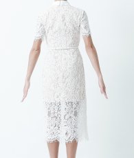 画像8: [ERUKEI]総レース・半袖・ロールカラー・ビジューボタン・フェイクポケット・タイト・ミディアムドレス・ワンピース[山崎みどり着用]《送料＆代引き手数料無料》 (8)