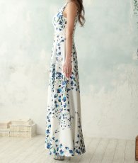 画像8: [ XS-Lサイズ / 1カラー][ERUKEI]ホワイト×ブルー・ベルト・プリント・ノースリーブ・Aライン・ロングドレス・ワンピース[山崎みどり着用][送料無料] mywh (8)