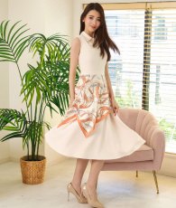 画像3: [ XS-Lサイズ / 1カラー][ERUKEI/GINZA COUTURE]襟付き・スカーフ・ベージュ×オレンジ・ハーフジップ・ノースリーブ・Aライン・ミディアム・ワンピース[黒木麗奈着用][送料無料] (3)