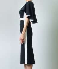 画像10: [ XS-Lサイズ / 2カラー ][ERUKEI]シンプル・バイカラー・ケープ付き・タイト・ミディアムドレス・ワンピース[奈月セナ着用][送料無料] (10)