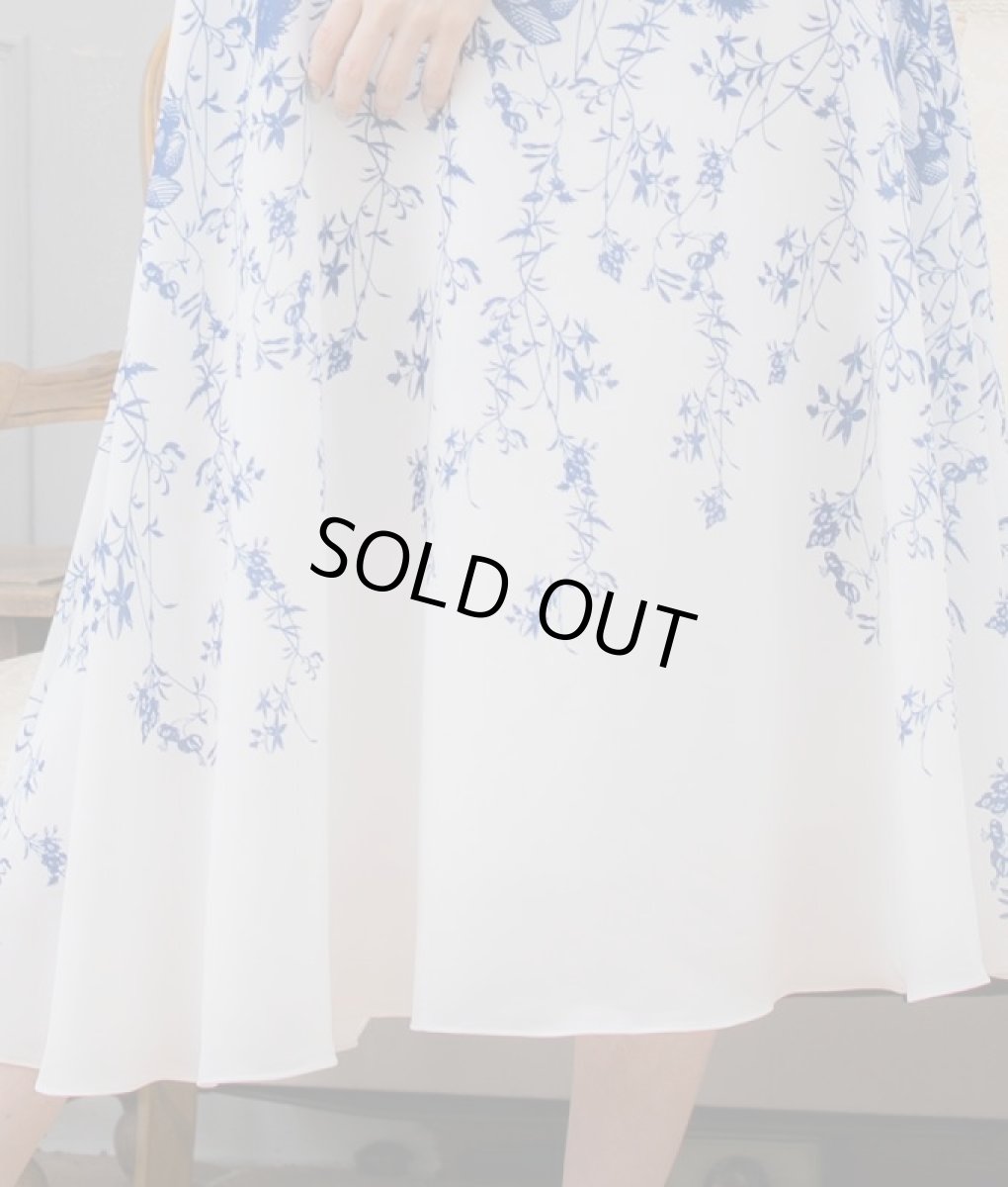 画像12: [ERUKEI]ホワイトベース・ブルー花柄・ノースリーブ・Ａライン・フレア・ミディアムドレス・ワンピース[山崎みどり着用][送料無料]mypr (12)