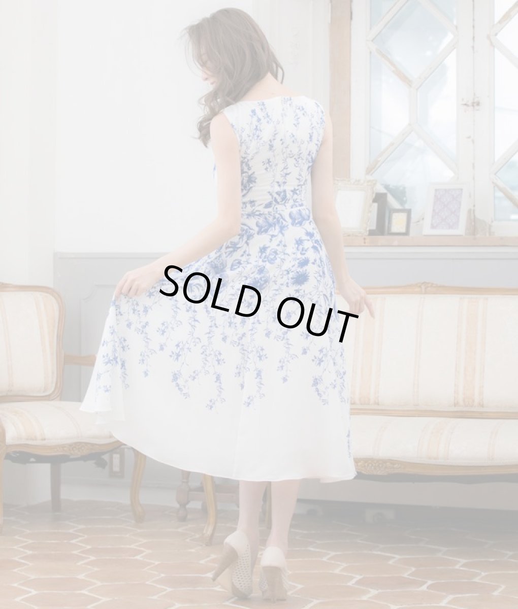 画像3: [ERUKEI]ホワイトベース・ブルー花柄・ノースリーブ・Ａライン・フレア・ミディアムドレス・ワンピース[山崎みどり着用][送料無料]mypr (3)