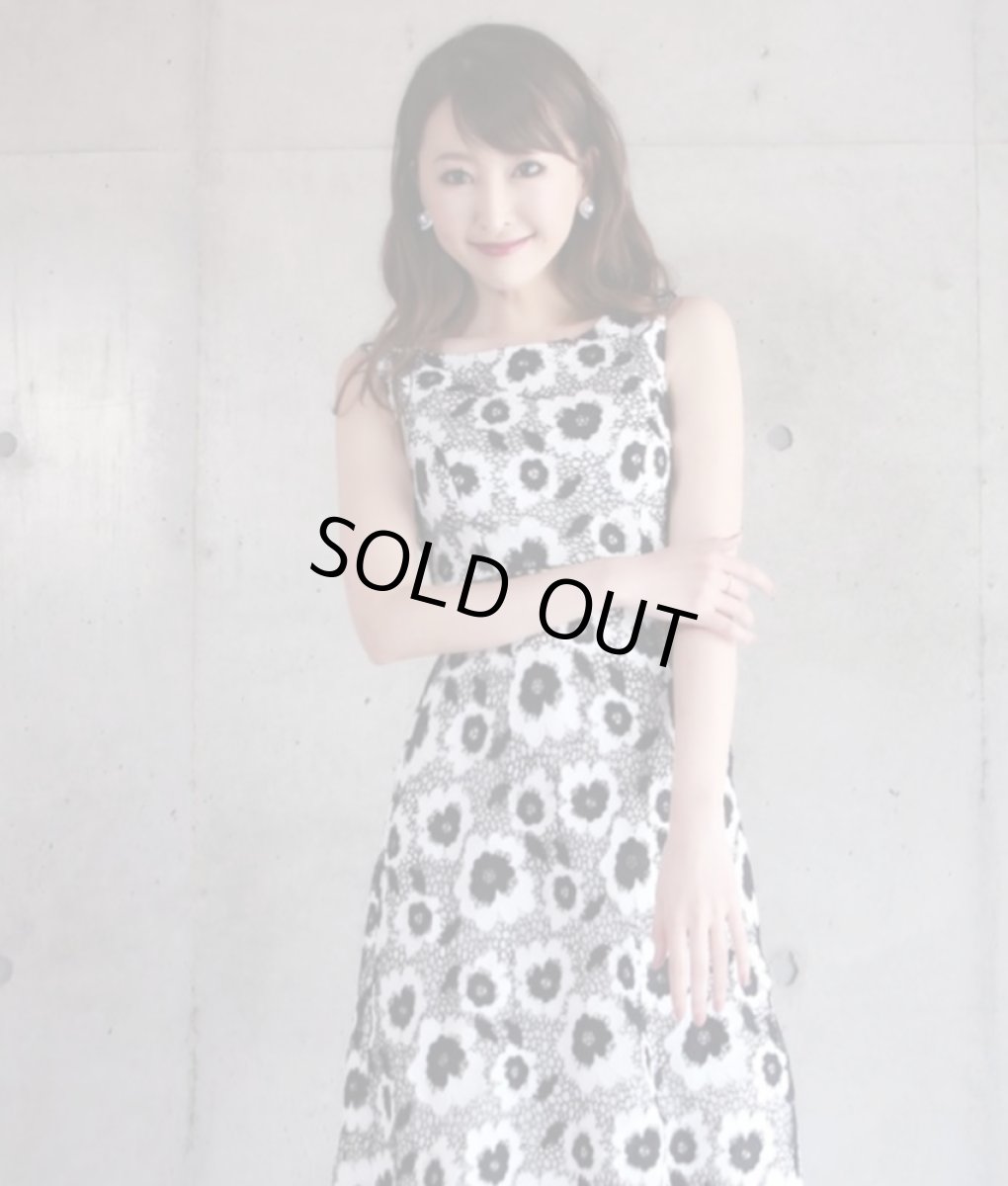 画像6: [ERUKEI] ブラック×ホワイト・フラワーレース・スカラップレース・ノースリーブ・ボートネック・Aライン・ミディアムドレス・ワンピース[薗田杏奈・山崎みどり着用]《送料＆代引き手数料無料》mybk (6)