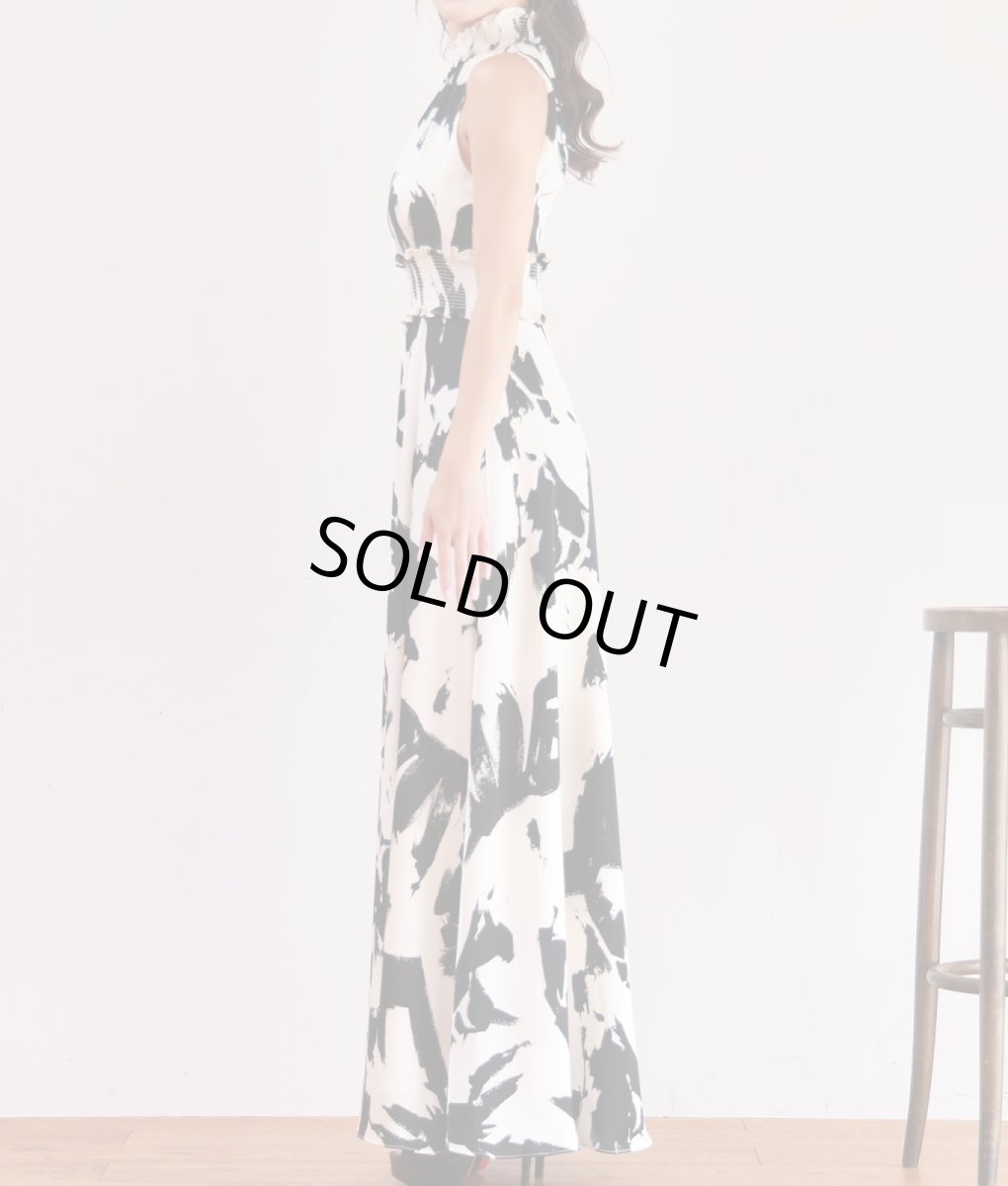 画像7: [ERUKEI]ベージュ×ブラック・プリント・首元フリル・ウエストマーク・マキシ・ノースリーブ・Aライン・ロングドレス[MIRIN着用]《送料＆代引き手数料無料》 (7)