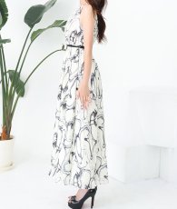 画像12: [ XS-Lサイズ / 1カラー][ERUKEI]アート柄・ホルターネック・ノースリーブ・ベルト・フレア・ロングドレス・ワンピース[薗田杏奈着用][送料無料] (12)