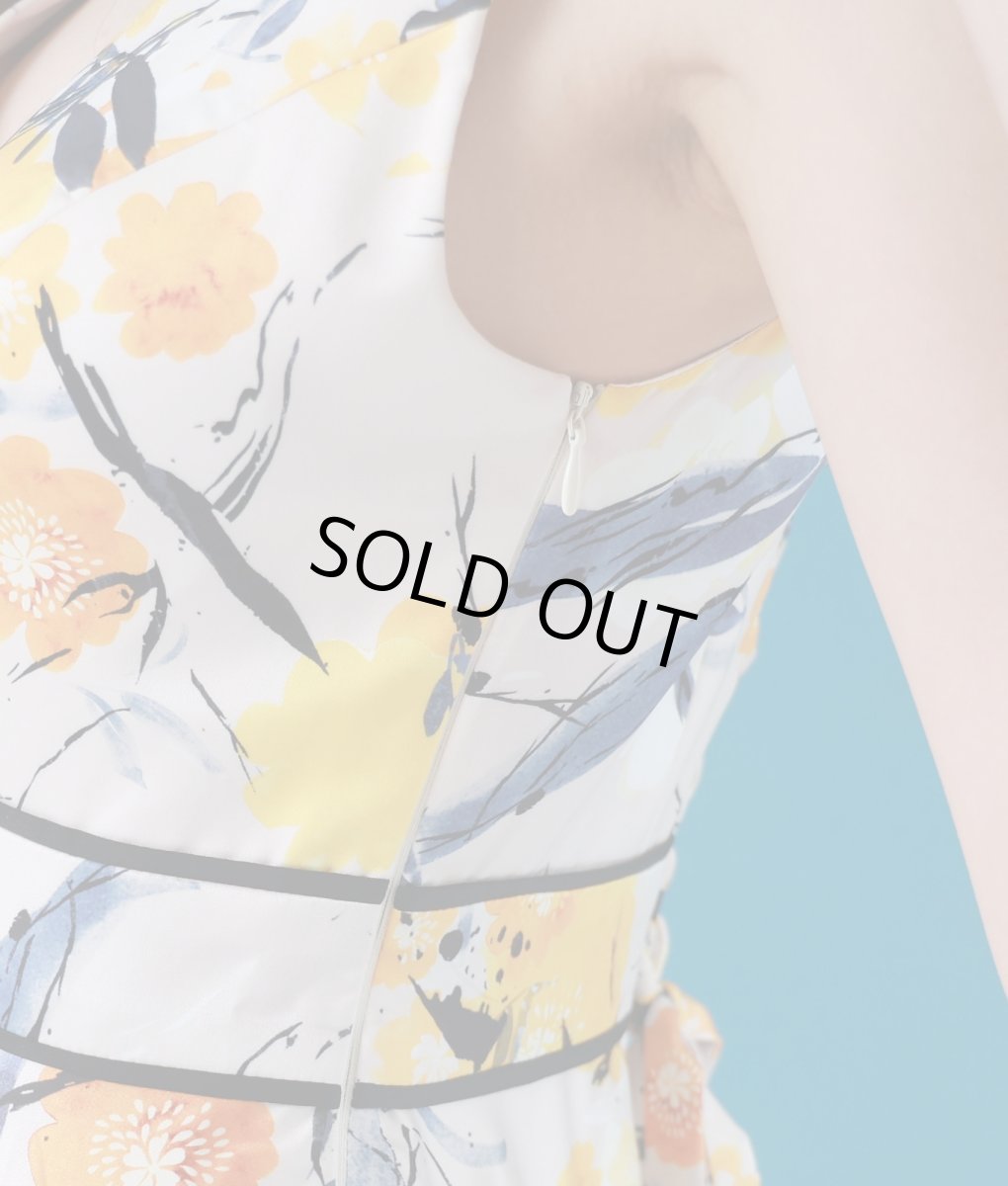 画像11: [ERUKEI]ノースリーブ・イエロー・ホワイトブラック・花柄・プリント・Vネック・ロングドレス[黒木麗奈着用]《送料＆代引き手数料無料》 (11)