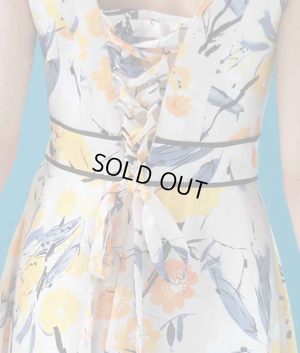 画像13: [ERUKEI]ノースリーブ・イエロー・ホワイトブラック・花柄・プリント・Vネック・ロングドレス[黒木麗奈着用]《送料＆代引き手数料無料》 (13)