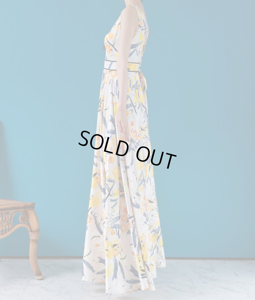 画像8: [ERUKEI]ノースリーブ・イエロー・ホワイトブラック・花柄・プリント・Vネック・ロングドレス[黒木麗奈着用]《送料＆代引き手数料無料》 (8)