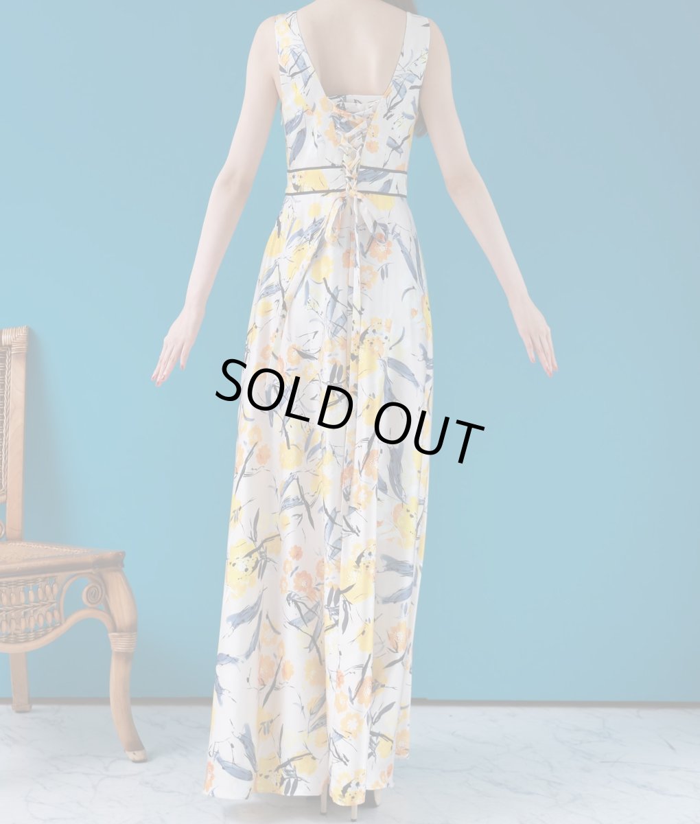 画像9: [ERUKEI]ノースリーブ・イエロー・ホワイトブラック・花柄・プリント・Vネック・ロングドレス[黒木麗奈着用]《送料＆代引き手数料無料》 (9)