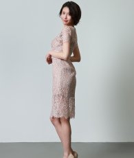 画像2: [ERUKEI]ベージュ・コードレース・半袖・タイト・スリット・ミディアムドレス・ワンピース[奈月セナ着用][送料無料] (2)